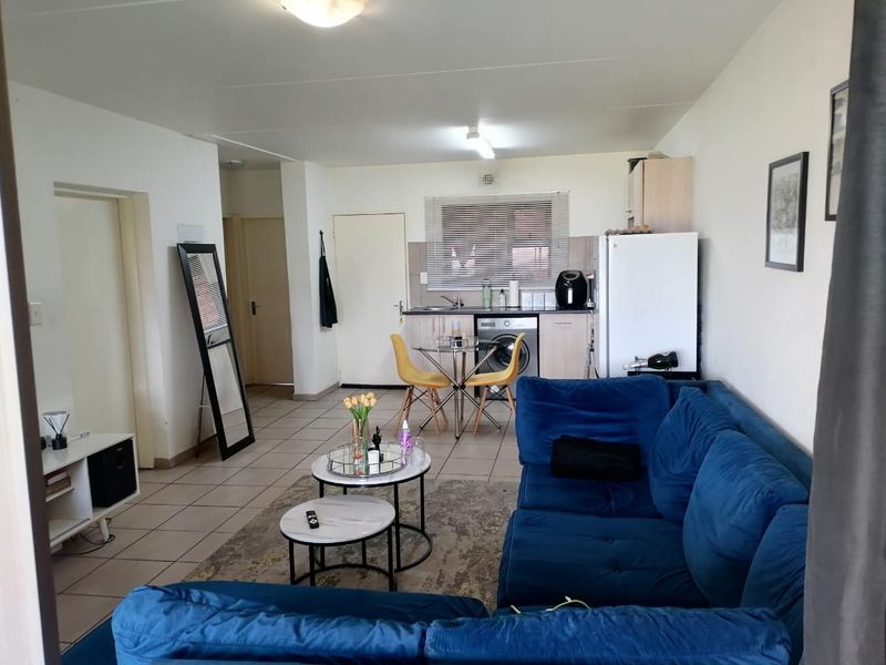 3 Bedroom, 2 Bathroom Apartment To Let – Pine Complex - Photo 5