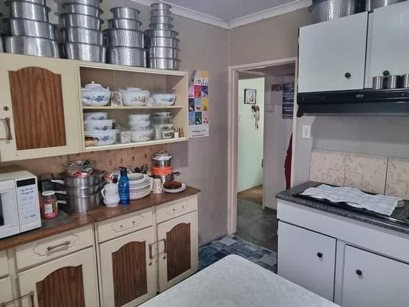 Overflowing with potential!!! - Photo 10