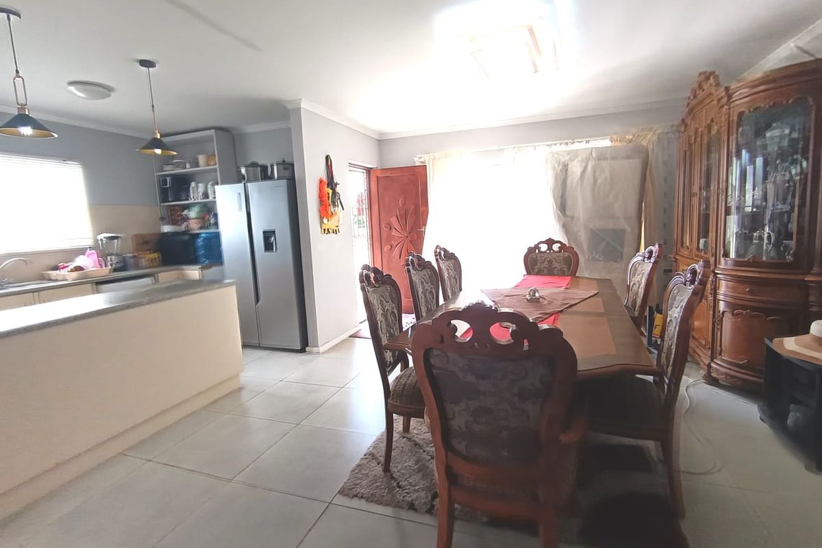 3 Bedroom Townhouse with 2 Bed Flatlet - Photo 5