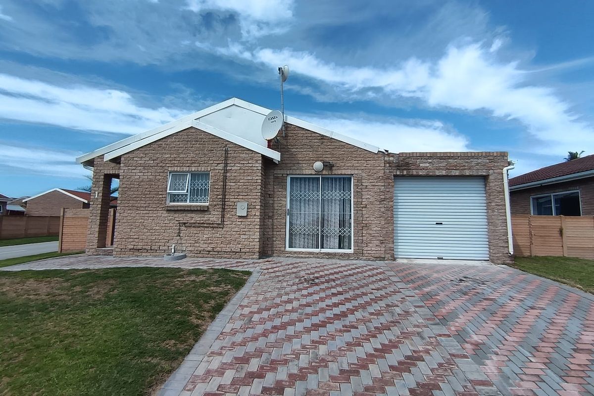 3 Bedroom Townhouse with 2 Bed Flatlet - Photo 2