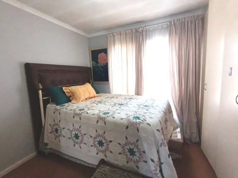 3 Bedroom Townhouse with 2 Bed Flatlet - Photo 10