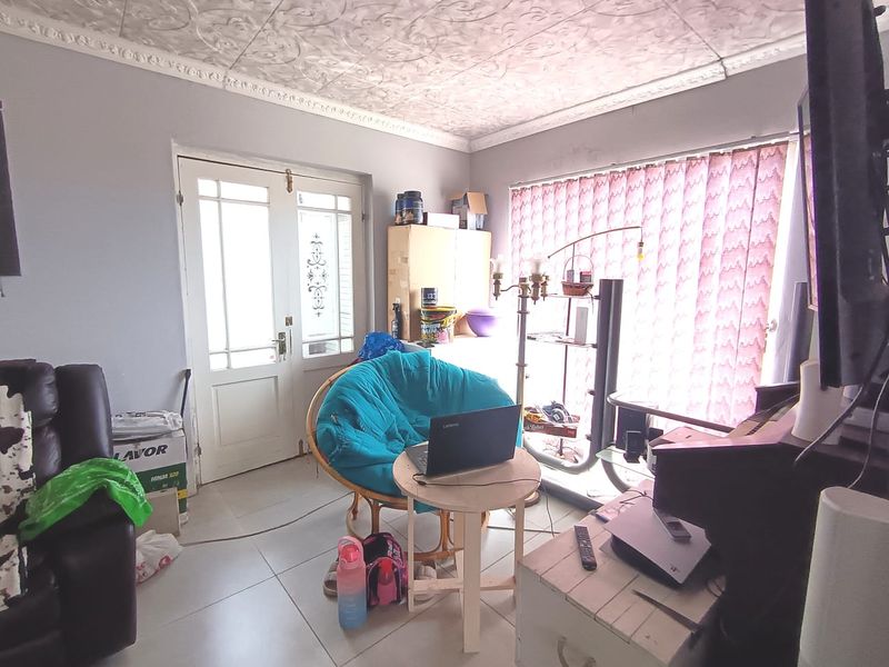 3 Bedroom Townhouse with 2 Bed Flatlet - Photo 9