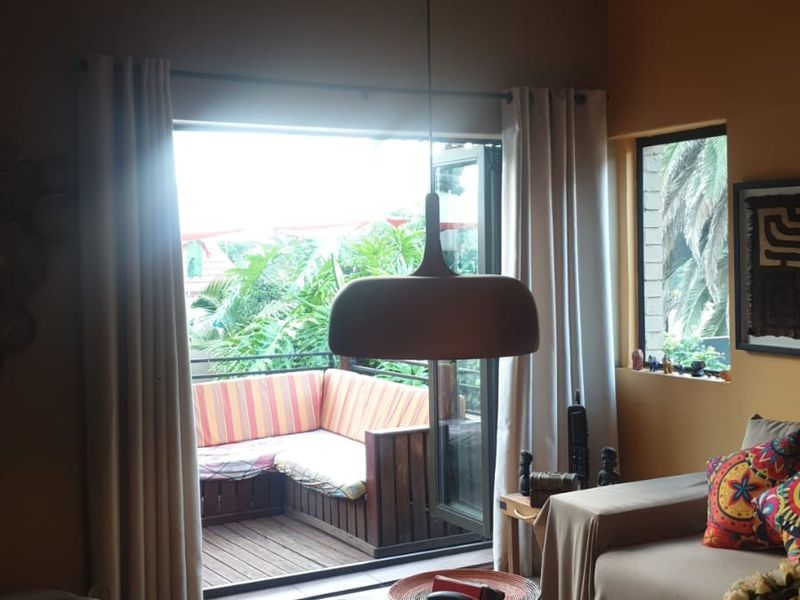 Spacious 3 Bedroom Family Home with 2 Cottages in Quiet Kensington Street - Photo 9