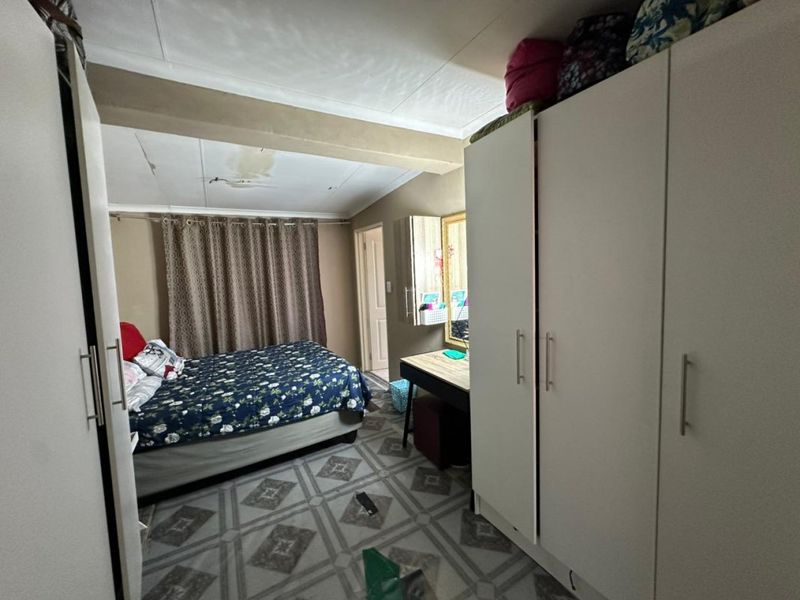 Spacious 3 Bedroom Home for Sale in Kensington - Photo 8