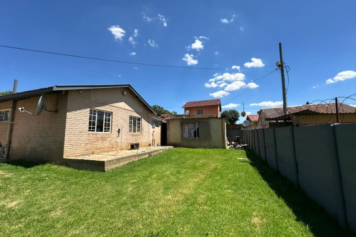 Spacious 3 Bedroom Home for Sale in Kensington - Photo 4