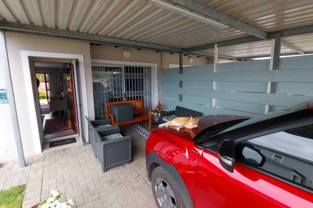 Well-maintained simplex unit in Paradise Beach  - Photo 5