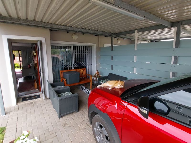 Well-maintained simplex unit in Paradise Beach  - Photo 5