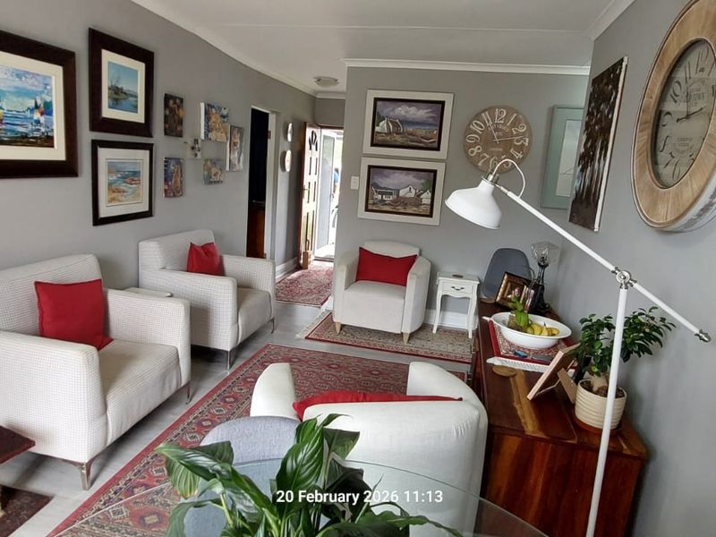 Well-maintained simplex unit in Paradise Beach  - Photo 8