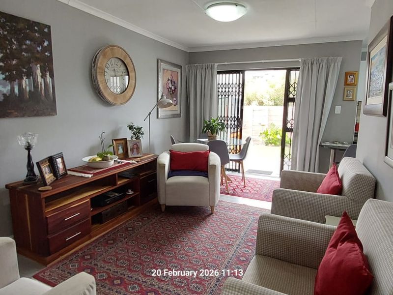 Well-maintained simplex unit in Paradise Beach  - Photo 7