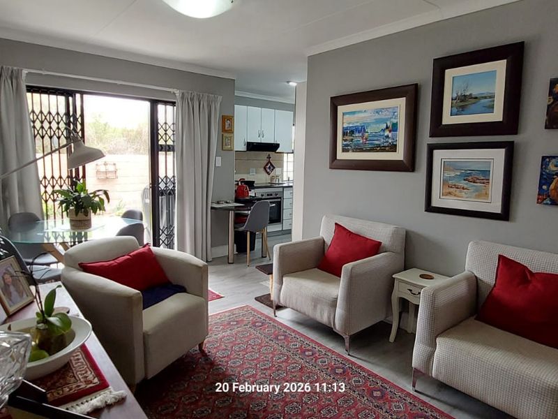 Well-maintained simplex unit in Paradise Beach  - Photo 6