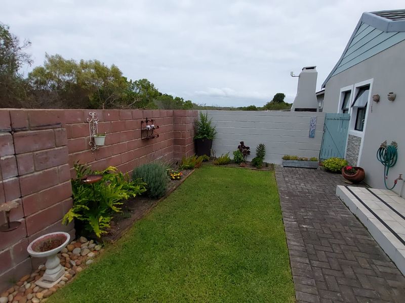 Well-maintained simplex unit in Paradise Beach  - Photo 2