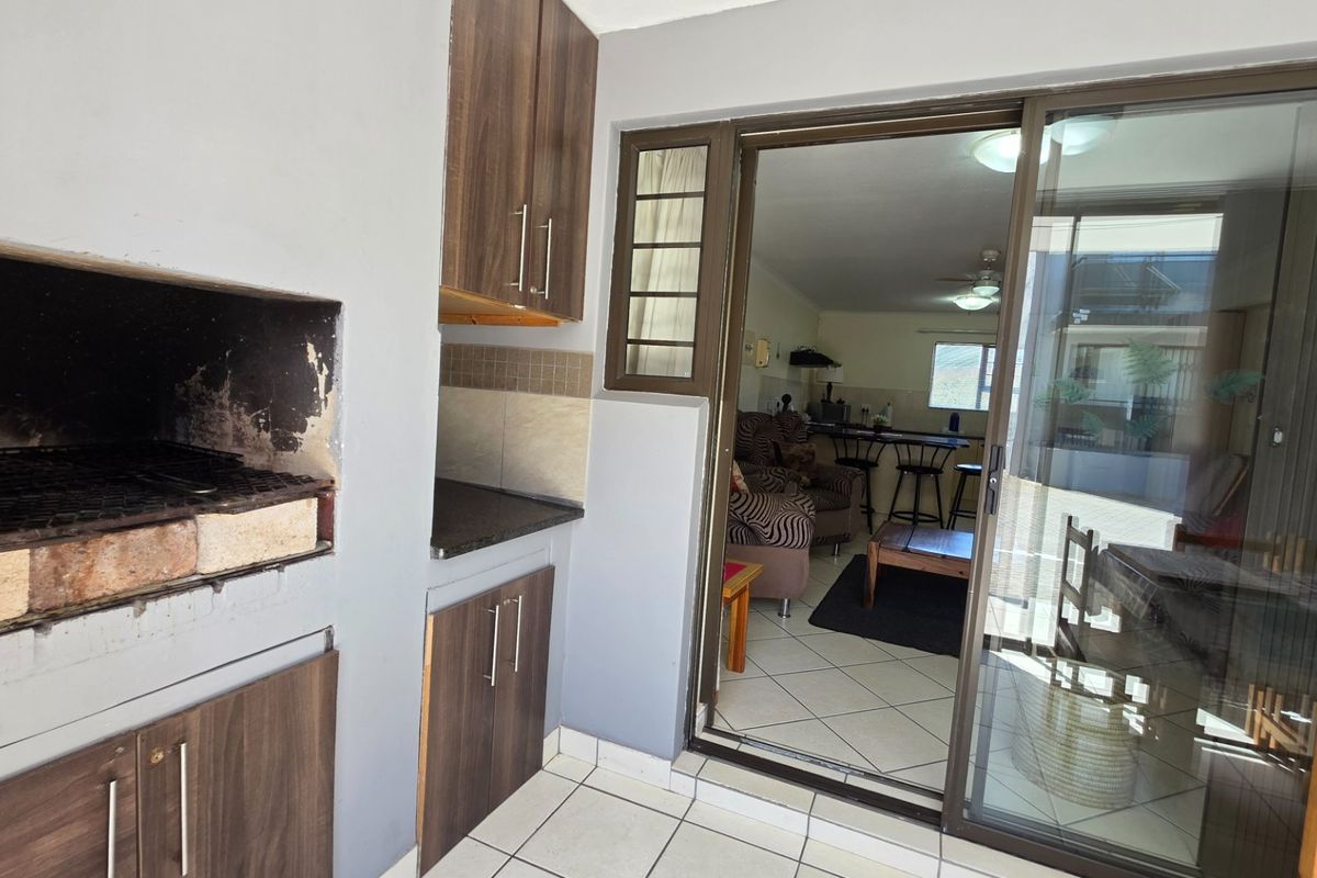 Beautiful Apartment... Ground Floor... Corner Unit... Close to Hartenbos Beach !!! - Photo 2