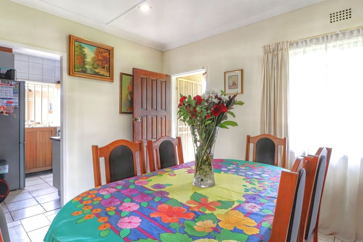 3 Bedroom House For Sale in Edenvale Central - Photo 3