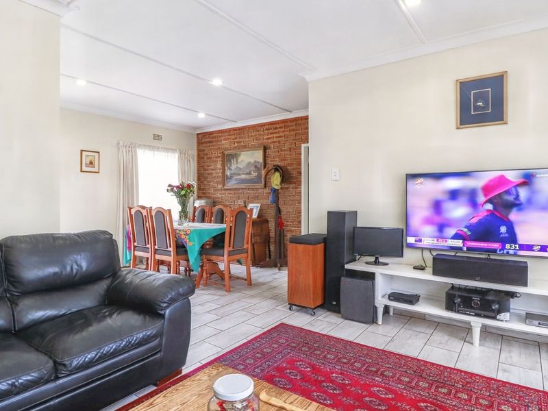 3 Bedroom House For Sale in Edenvale Central - Photo 8