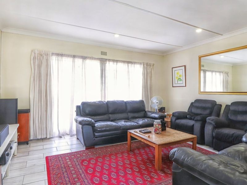 3 Bedroom House For Sale in Edenvale Central - Photo 9