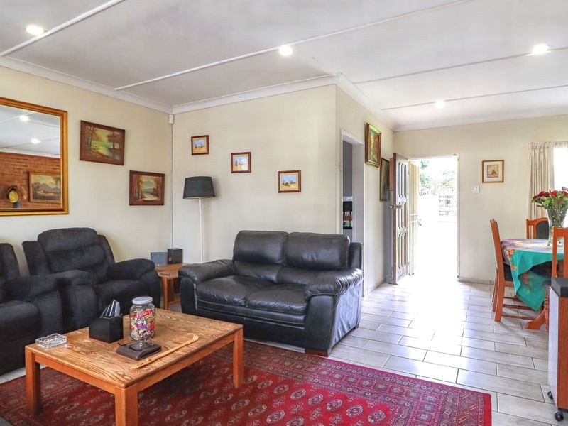 3 Bedroom House For Sale in Edenvale Central - Photo 6