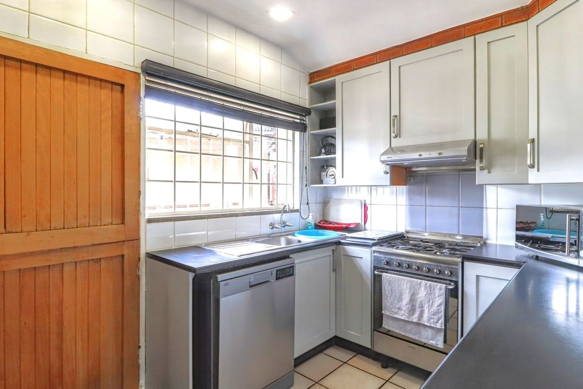 3 Bedroom House For Sale in Edenvale Central - Photo 5