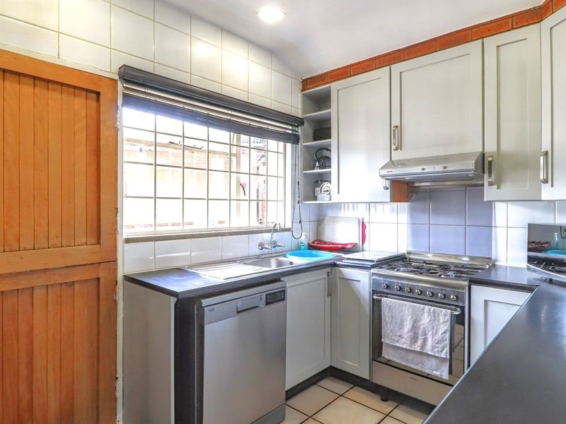 3 Bedroom House For Sale in Edenvale Central - Photo 5