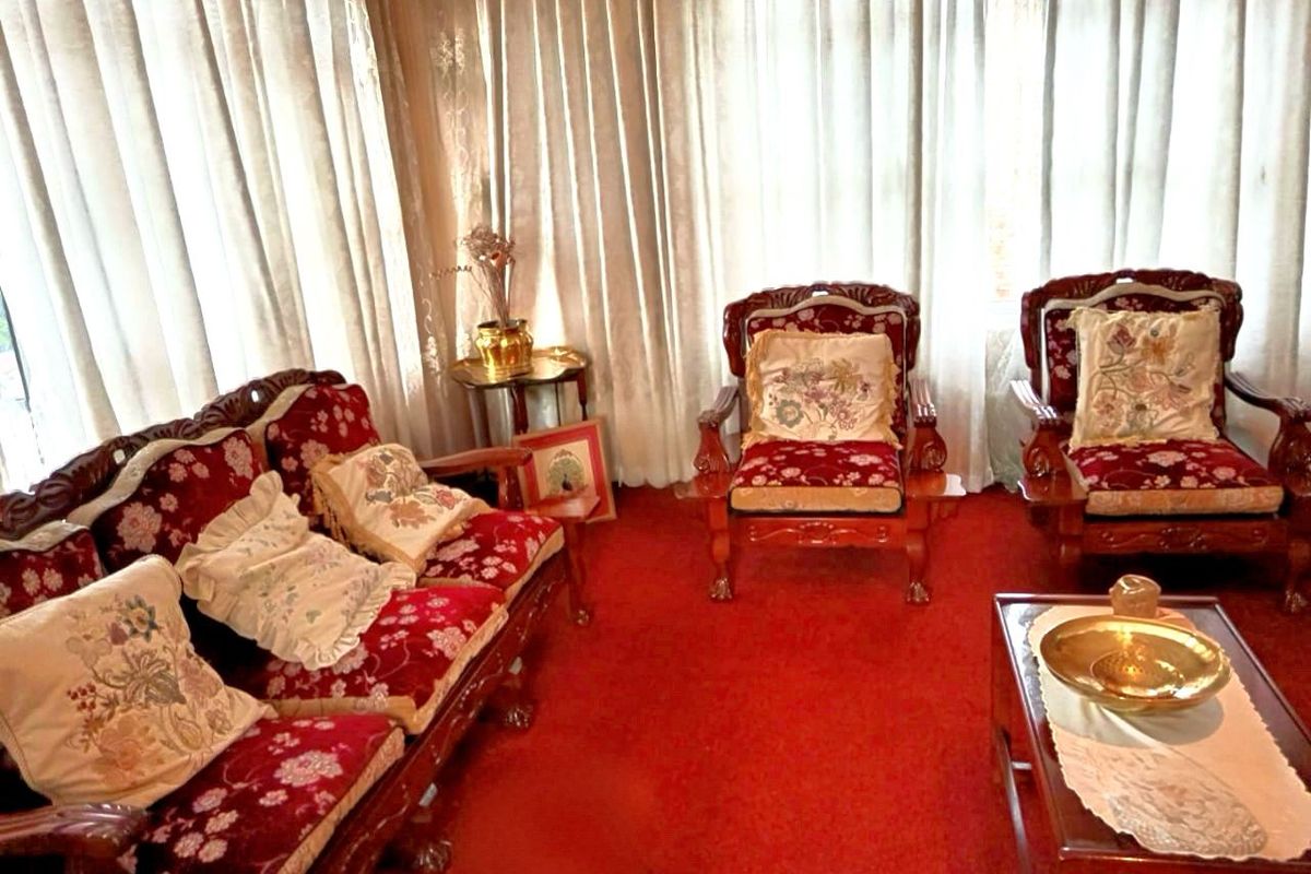 A Warm Embrace in the Heart of Umhlatuzana: 5-bedroom Family Home with Flatlet and Potential Income Generation - Photo 4