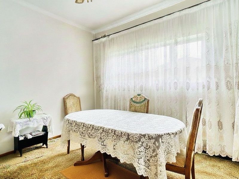 A Warm Embrace in the Heart of Umhlatuzana: 5-bedroom Family Home with Flatlet and Potential Income Generation - Photo 5