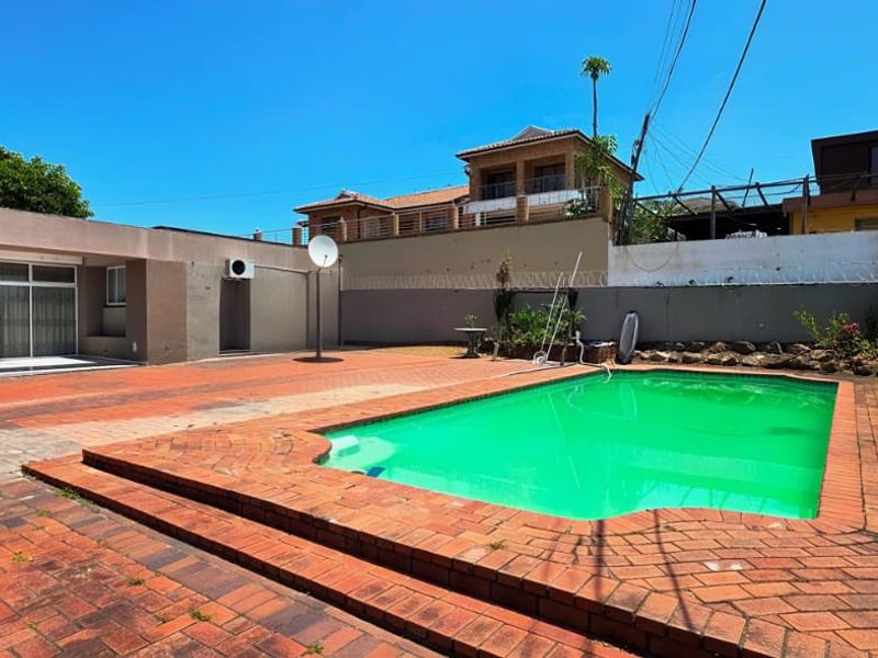 Discover Your Family's Forever Home in this Spacious 4-Bedroom Home with Poolside Joy, Spa Bath and Future Extension Potential - Photo 3