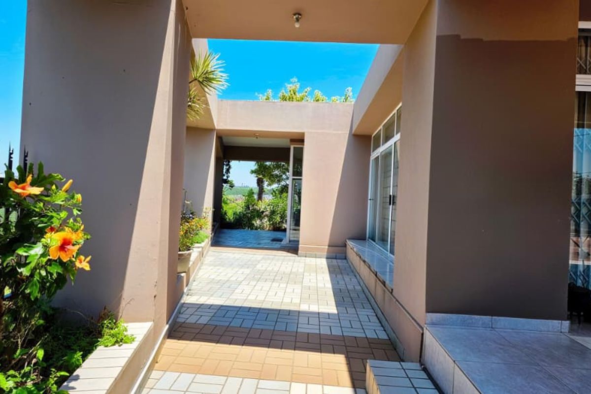 Discover Your Family's Forever Home in this Spacious 4-Bedroom Home with Poolside Joy, Spa Bath and Future Extension Potential - Photo 2