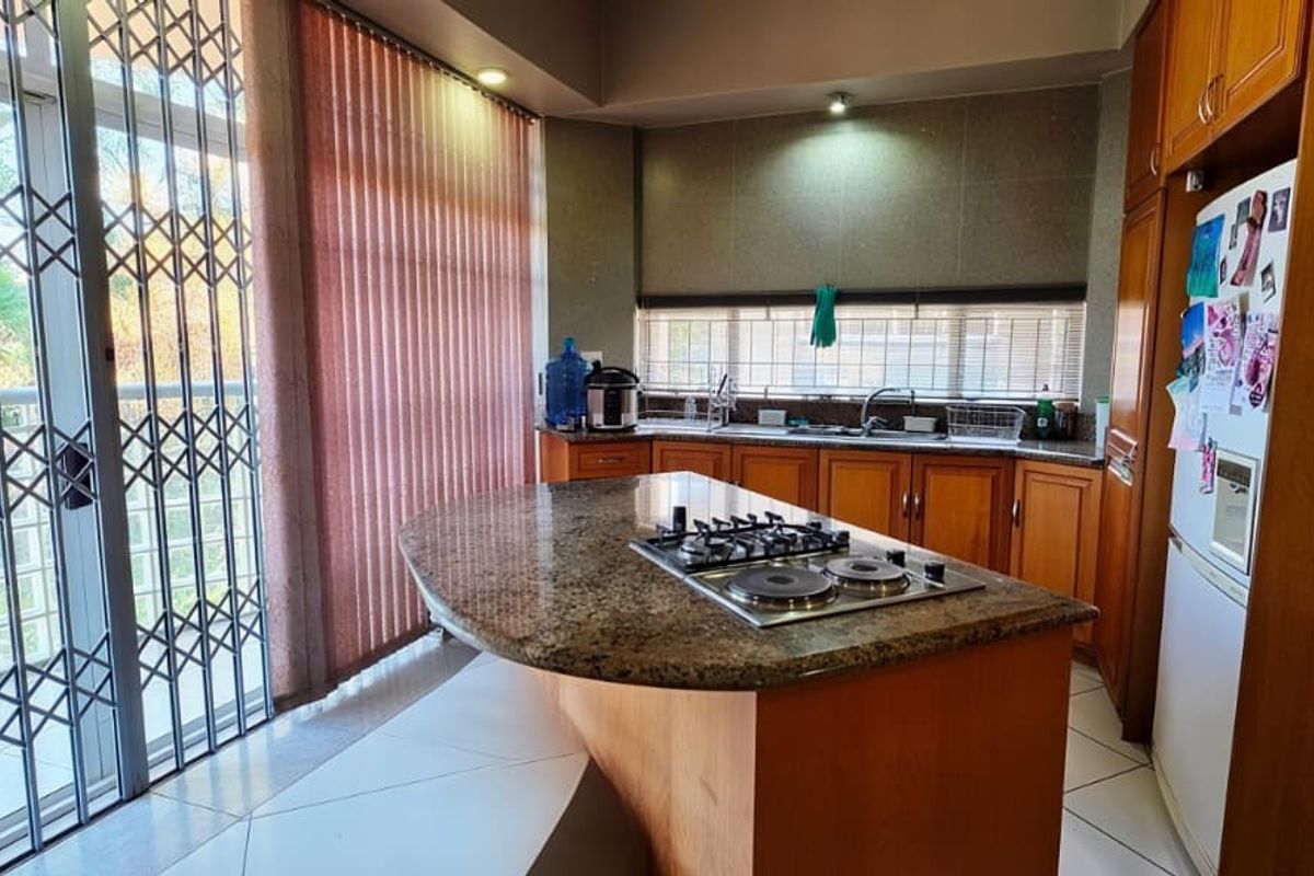 Discover Your Family's Forever Home in this Spacious 4-Bedroom Home with Poolside Joy, Spa Bath and Future Extension Potential - Photo 5