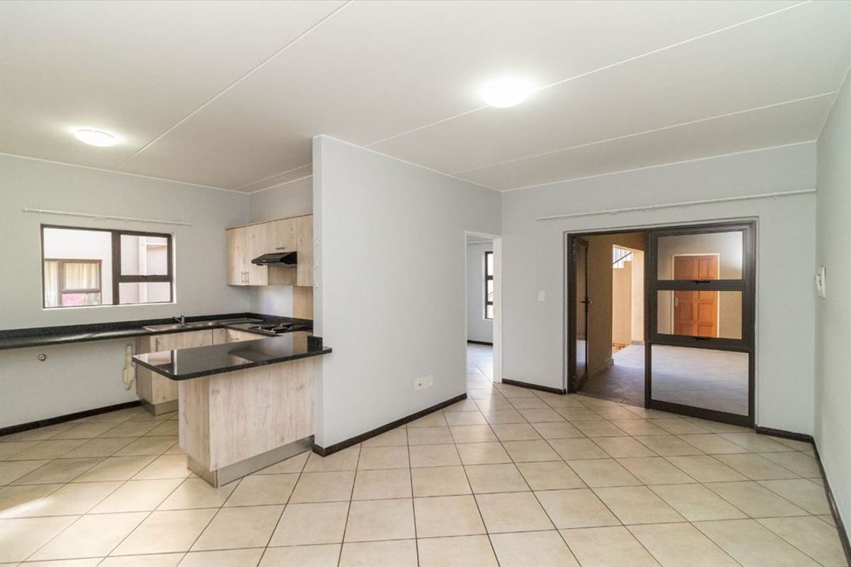 Spacious and Well-Appointed Family Home - Photo 2