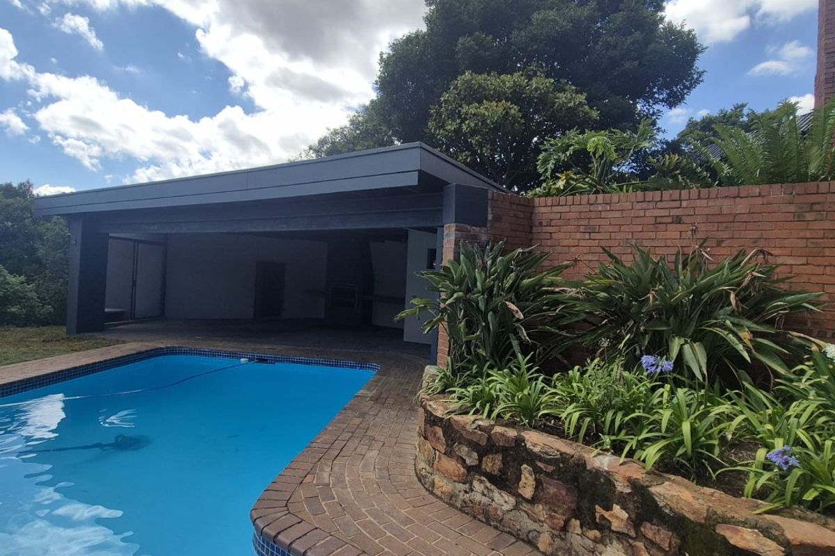 Prime Property on a Massive 4 000 m2 Stand - Residential and Business Opportunity  - Photo 2