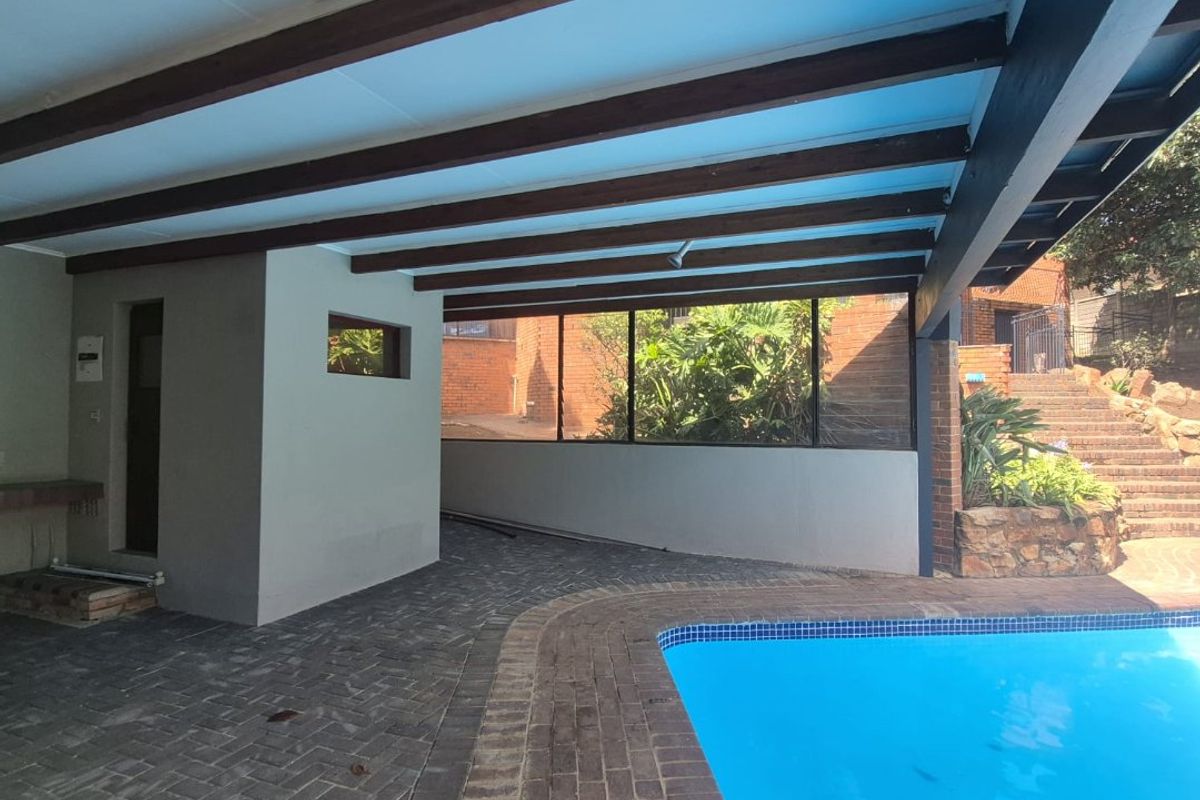 Prime Property on a Massive 4 000 m2 Stand - Residential and Business Opportunity  - Photo 3