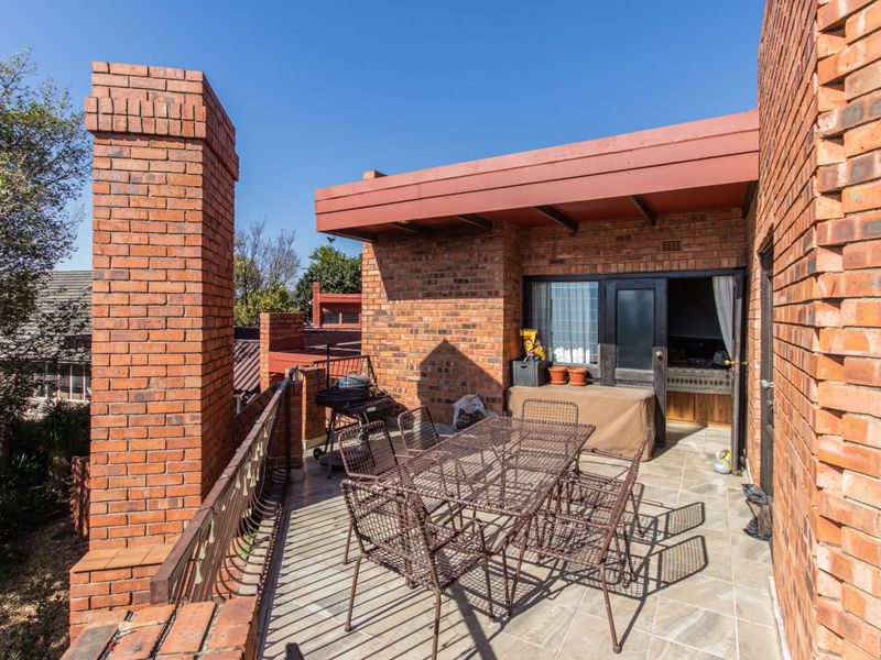 Prime Property on a Massive 4 000 m2 Stand - Residential and Business Opportunity  - Photo 10