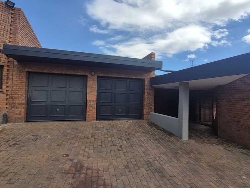 Prime Property on a Massive 4 000 m2 Stand - Residential and Business Opportunity  - Photo 7