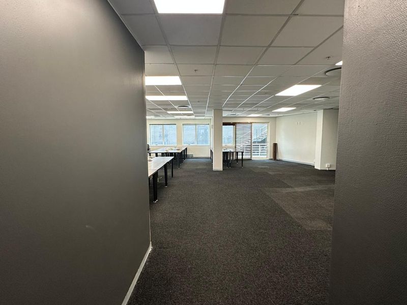 Open Plan Office to let at 150 Rivonia Road, Sandton - Photo 4