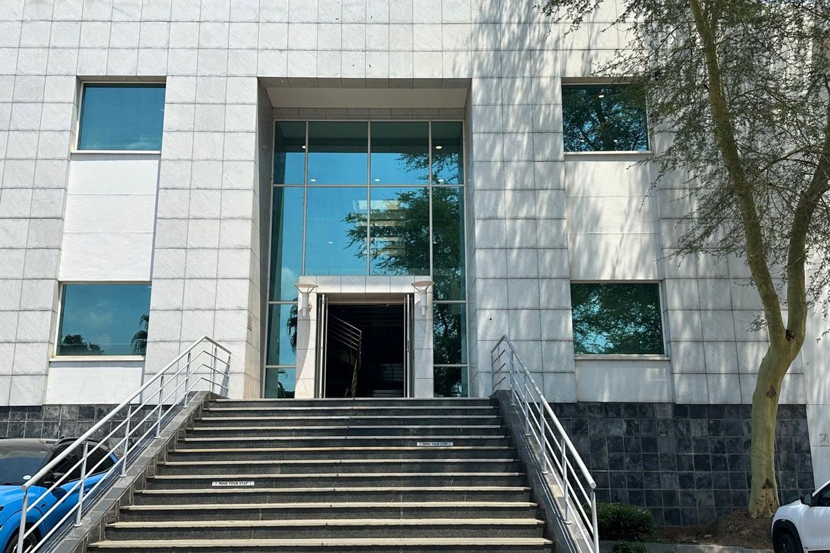 Open Plan Office to let at 150 Rivonia Road, Sandton - Photo 2