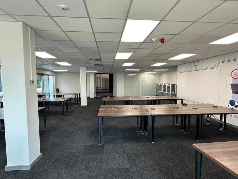 Open Plan Office to let at 150 Rivonia Road, Sandton - Photo 9