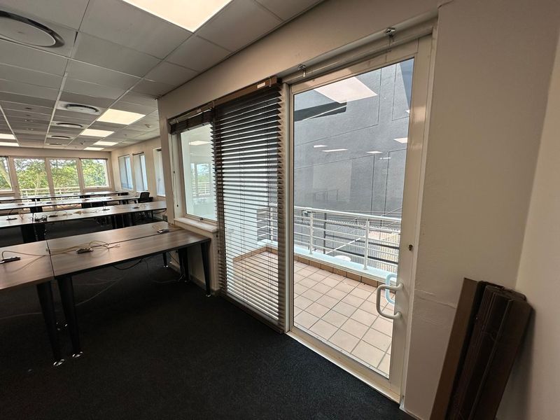 Open Plan Office to let at 150 Rivonia Road, Sandton - Photo 7