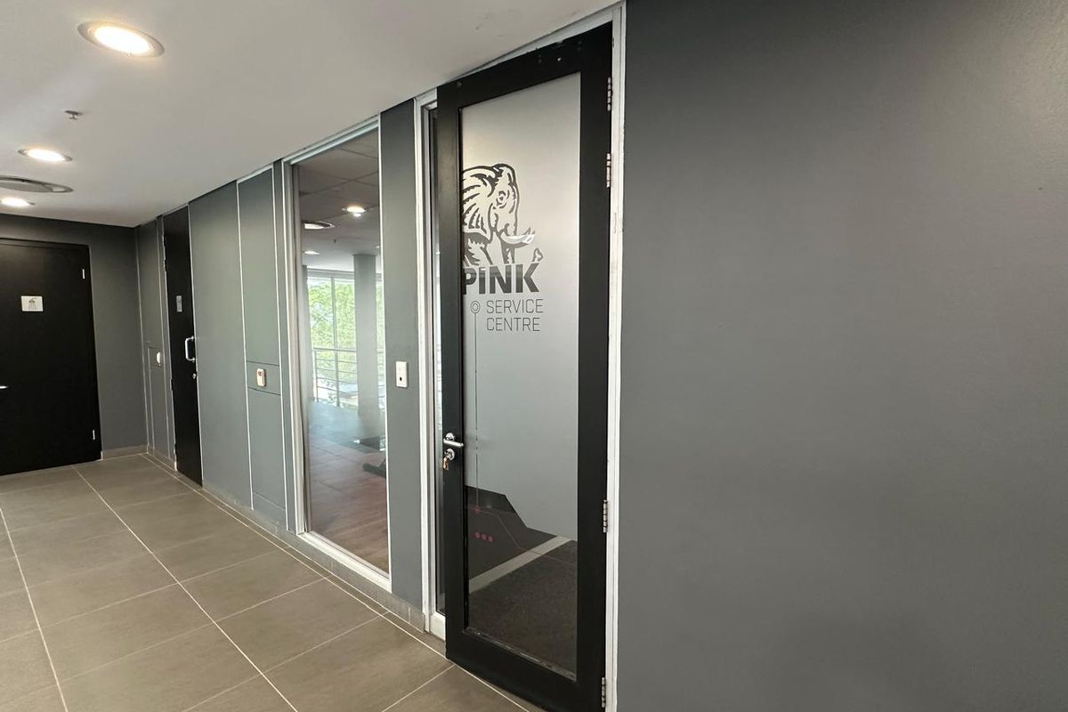 Open Plan Office to let at 150 Rivonia Road, Sandton - Photo 3