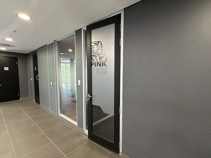 Open Plan Office to let at 150 Rivonia Road, Sandton - Photo 3