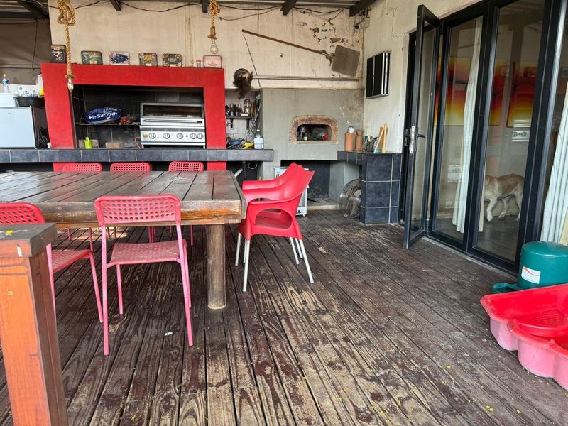 Spacious Family Home with Bachelor Flat & Solar Power - Photo 8