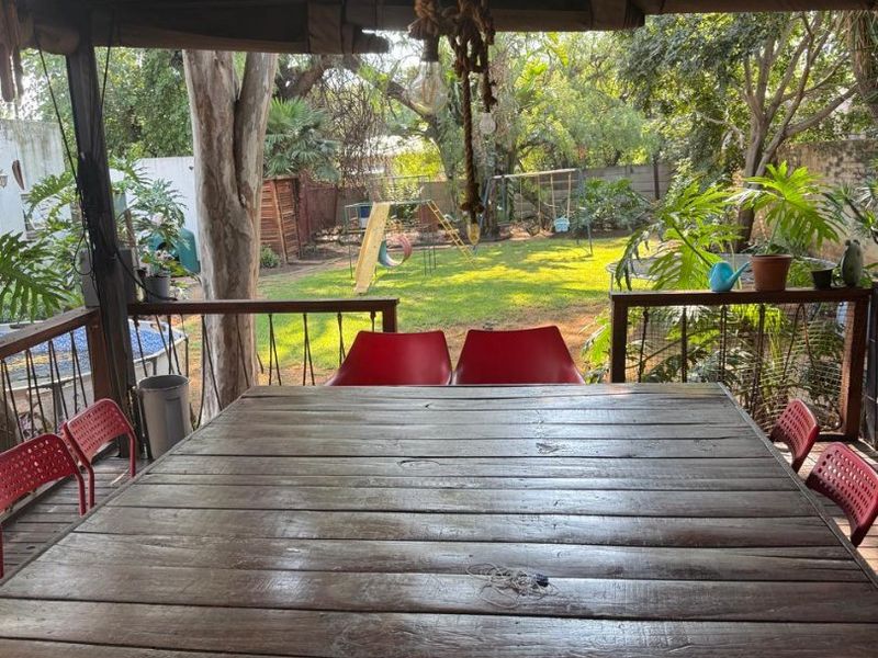 Spacious Family Home with Bachelor Flat & Solar Power - Photo 7