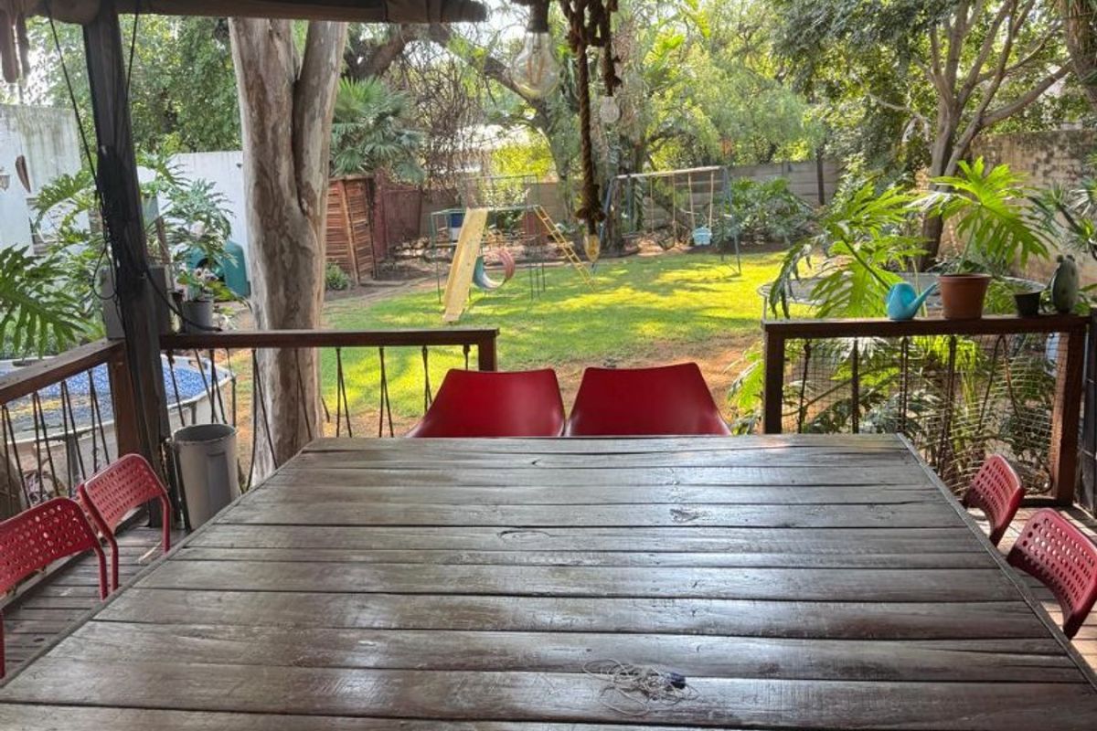 Spacious Family Home with Bachelor Flat & Solar Power - Photo 5