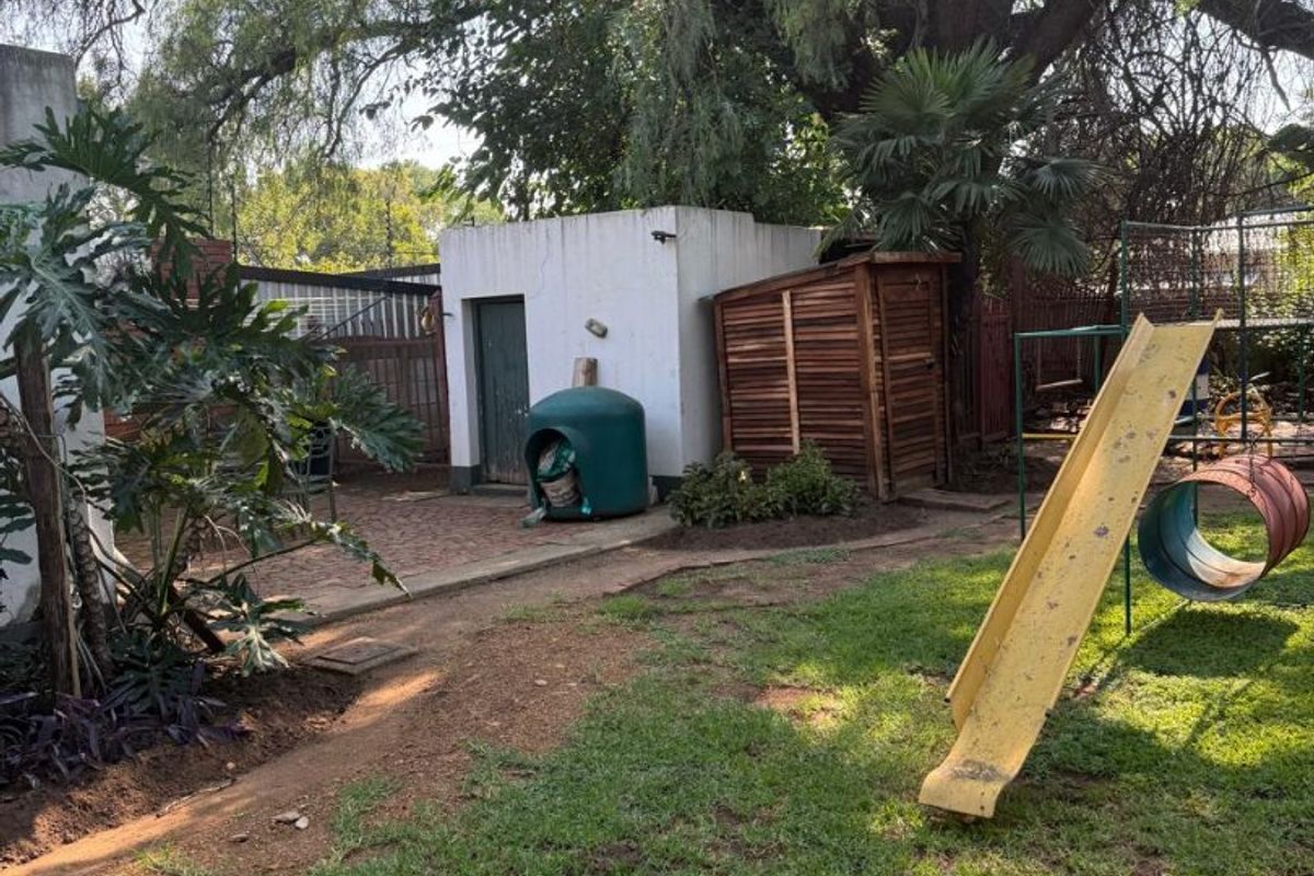 Spacious Family Home with Bachelor Flat & Solar Power - Photo 2