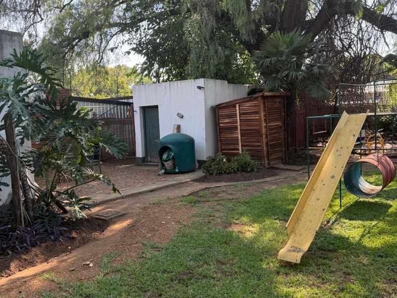 Spacious Family Home with Bachelor Flat & Solar Power - Photo 2