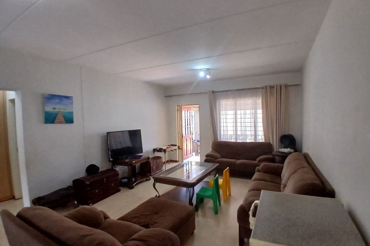 Spacious 2 Bed 1 Bath Apartment - Photo 3