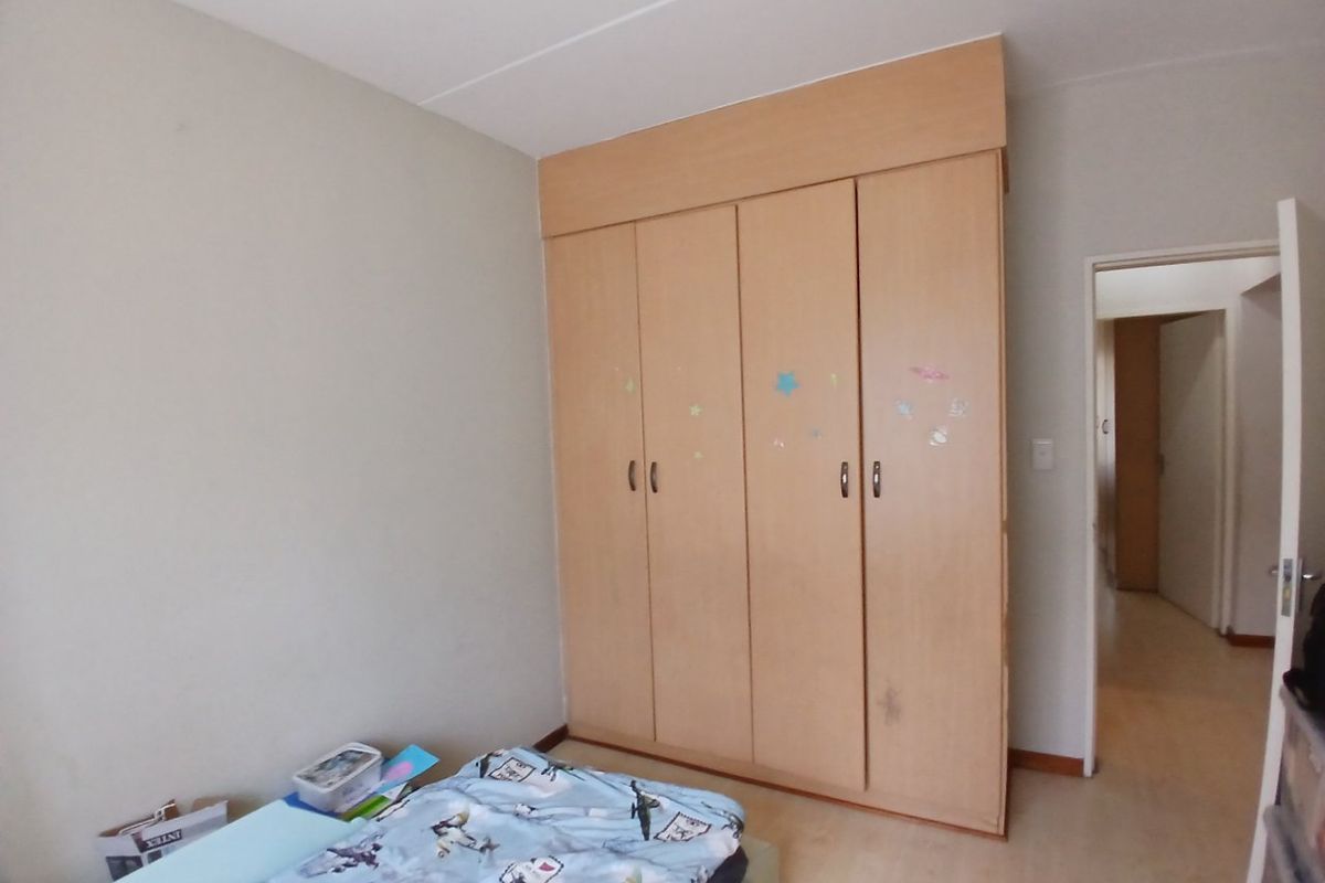 Spacious 2 Bed 1 Bath Apartment - Photo 5