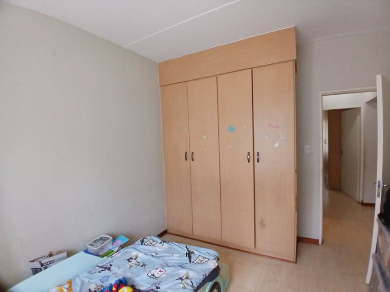 Spacious 2 Bed 1 Bath Apartment - Photo 5