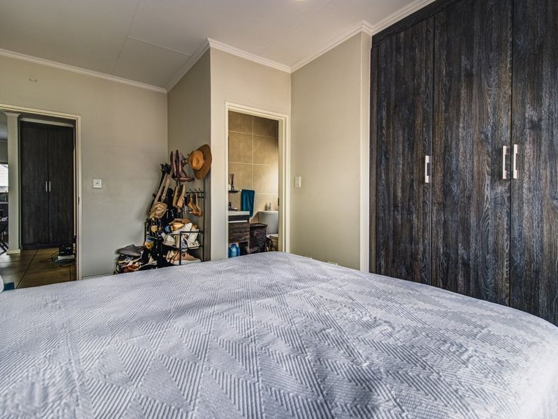 Modern Living in Sought-After Greenstone Crest - Photo 10