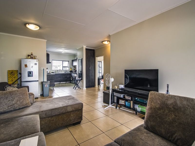 Modern Living in Sought-After Greenstone Crest - Photo 7