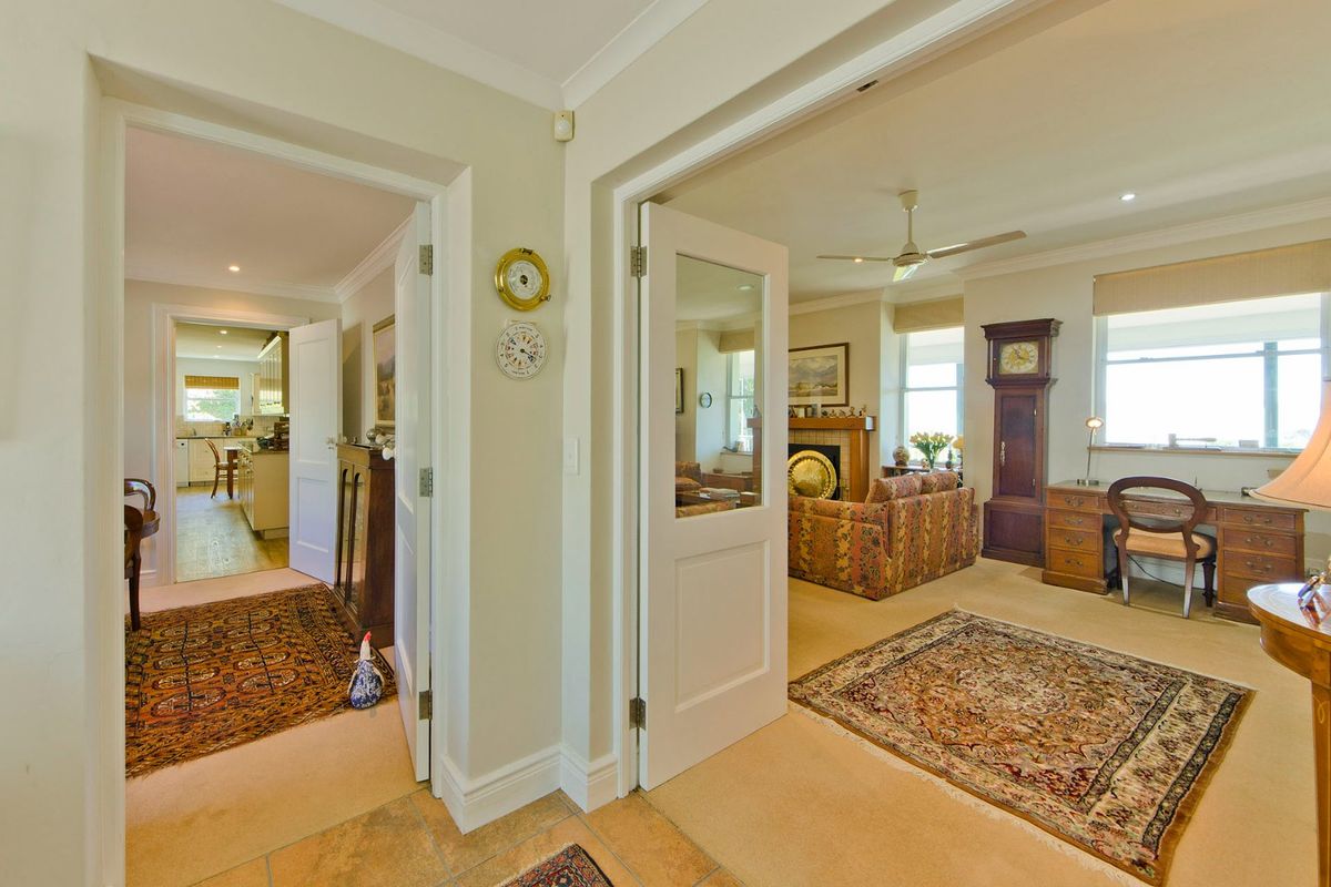 Classic Belvidere home with views over the lagoon... - Photo 3