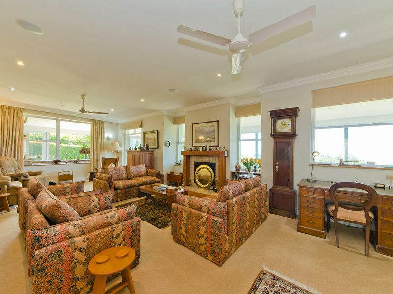 Classic Belvidere home with views over the lagoon... - Photo 4